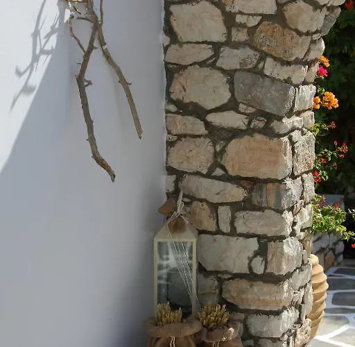 Ostria Naousa (Paros)