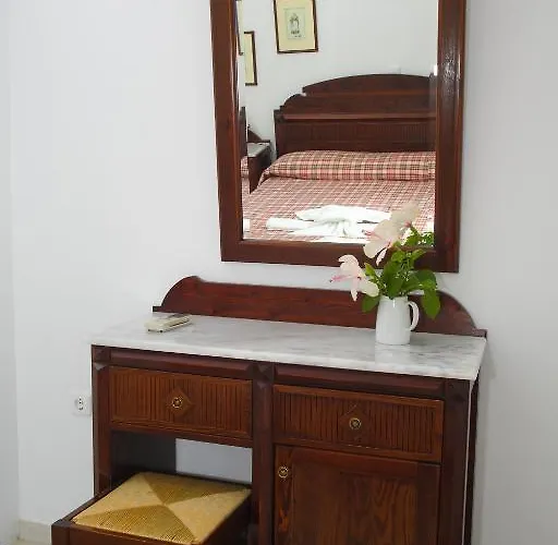 Ostria Naousa (Paros)