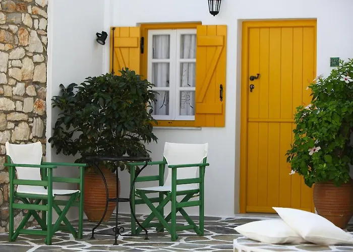 Ostria Naousa (Paros)