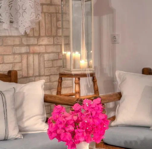 Ostria Aparthotel Naousa (Paros)