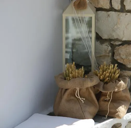 Ostria Naousa (Paros)