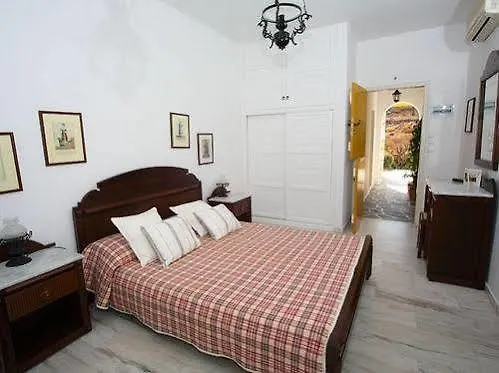 Ostria 3* Naousa (Paros)