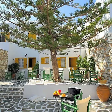 Ξενοδοχείο με διαμερίσματα Ostria