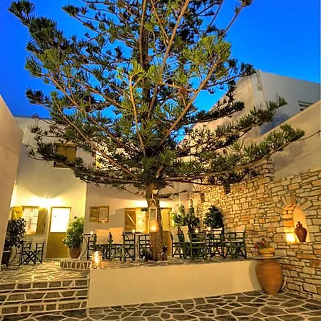 Ξενοδοχείο με διαμερίσματα Ostria 3*