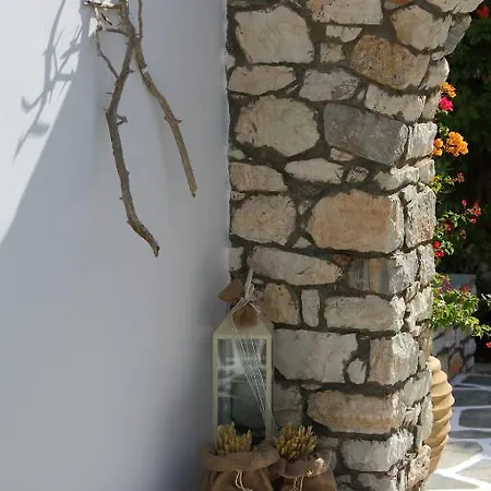 Ostria Naousa (Paros)