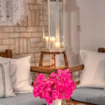 Ostria Aparthotel Naousa (Paros)