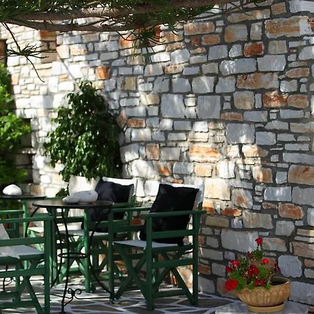 Ostria Naousa (Paros)