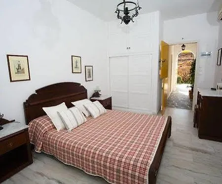 Ostria 3* Naousa (Paros)