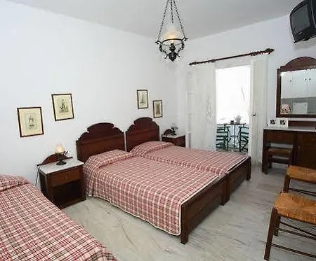 Ostria Aparthotel Naousa (Paros)