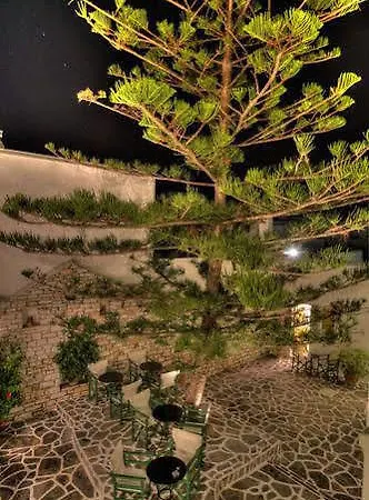 Ostria Aparthotel Naousa (Paros)